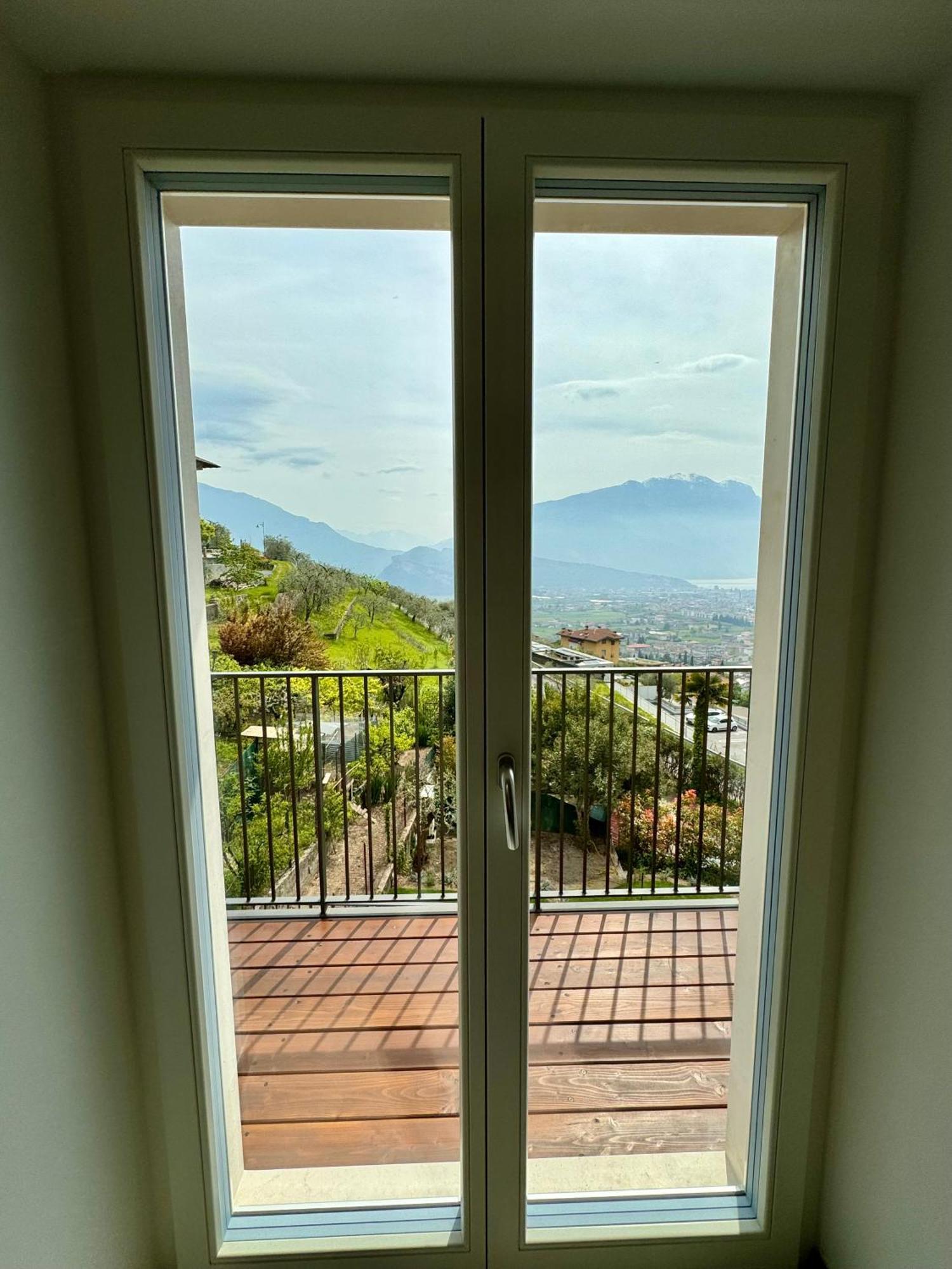 Eco Garda Hill Apartment Tenno Bagian luar foto